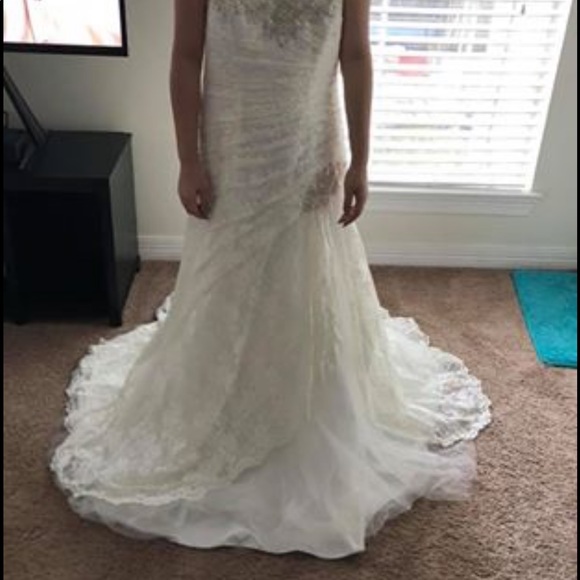 Wedding gown - Picture 7 of 8